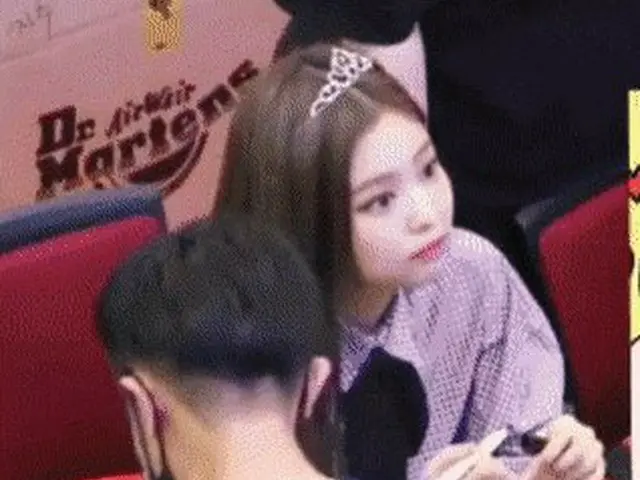 #BLACKPINK, "Legend Moment" is trending in Korea for some reason.  ● Fans Fans w