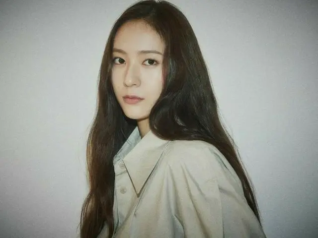 f (x) KRYSTAL, H & Entertainment and Exclusive Contract. Actresses Jung Ryeo Wonand So Yi Hyun belon