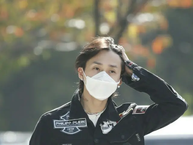 DAWN goes to SBS to appear on SBS Power FM "2 o'clock escape cult show".