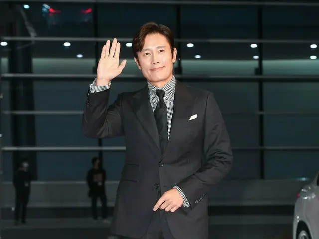 Actor Lee Byung Hun appears on the red carpet for the "2020 Buil Film Awards".