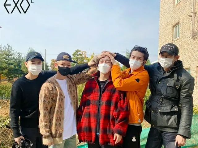 "EXO" SUHO, BAEK HYUN, SEHUN, CHANYEOL see off CHEN who enlisted on the 26th.