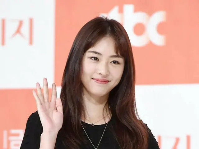 Actress Lee Yeon Hee is reported to be leaving SM Entertainment for 19 years.Transferred to Hyun Bin