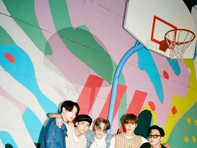 BTS wins "Japan Record Award" Special International Music Award. NiziU recieves 
