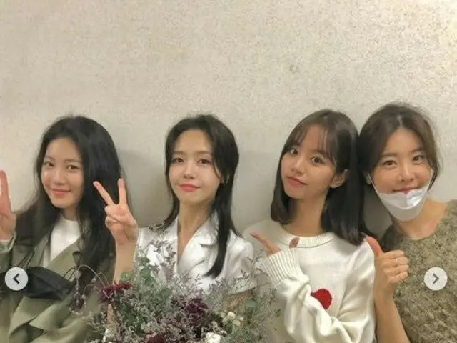 Girl's Day, reunion. Supporting the musical in which Mina appears.