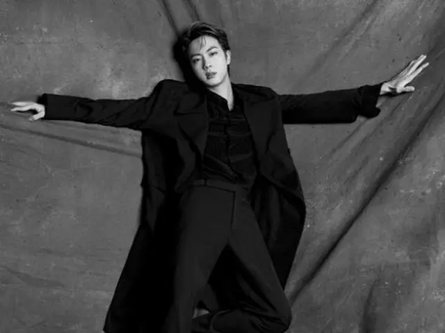 JIN reveals the inside story when he was scouted in the city in an interview wit