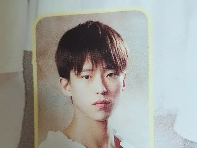 Apast photo of actor Um Ki Joon is trending. Some say, "It's similar to NCT Do Y