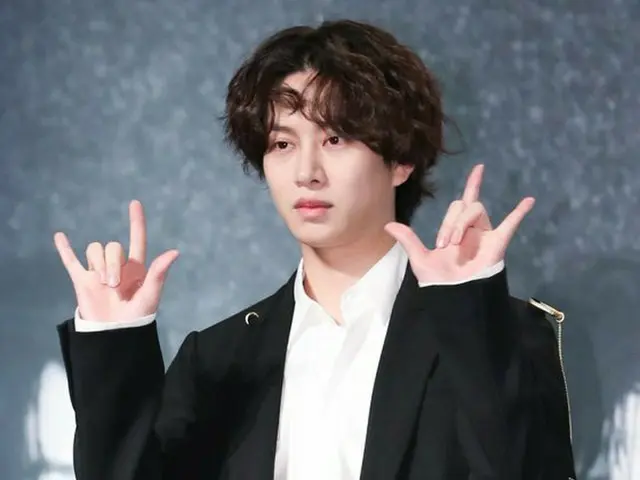 Hee-chul (SUPER JUNIOR) joins the MCs of KBS "Quiz Variety-Rooftop Prince" from 