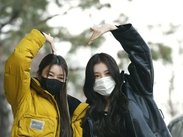 "MOMOLAND" Hye-bin & JooE went to MBC to appear on MBC radio "Noon's Hope Song".