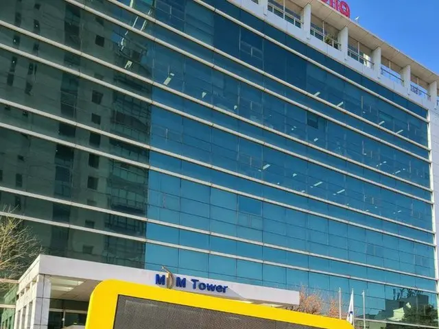 Some BTS fans are conducting a track demonstration in front of BIGHIT's office t