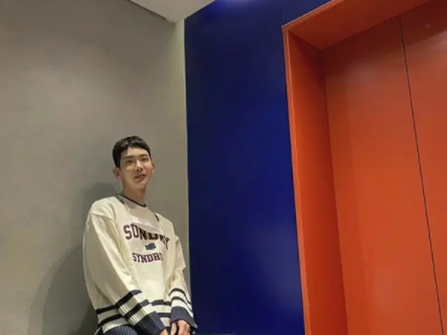 Jo Kwon (2AM), legs are too long Hot Topic. Focus on unrealistic ratios. 12 head