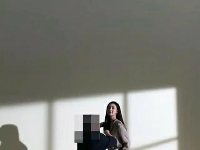 Actress Choi Ji Woo, New Post. The stylist posted the shooting site. "Be careful