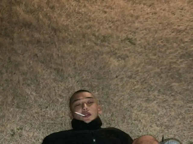 Actor Yu A In releases an exceptional photo of smoking in pants. Declared on SNS