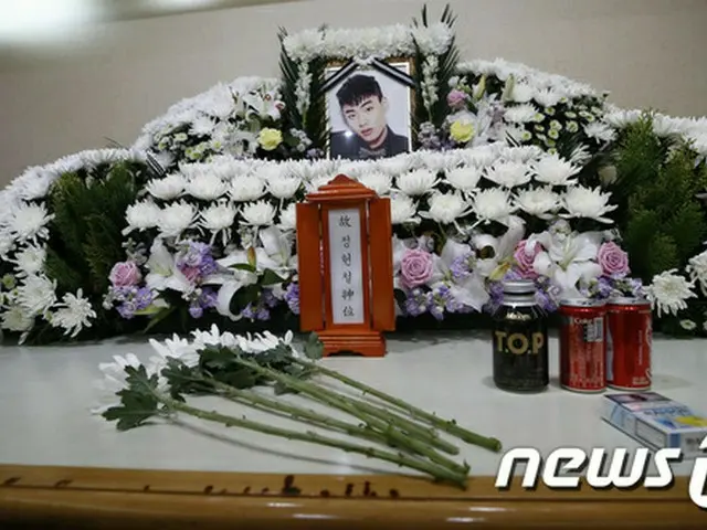 Iron of rapper who passed away on the 25th, today's coffin. In the condolences o