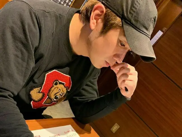 Koji Tokuda reveals that he is studying hard for the Korean language exam. A for