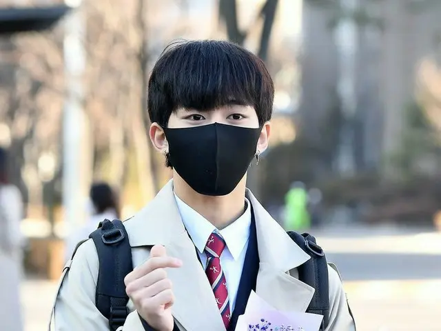 D-CRUNCH Jung Soon attends the graduation ceremony of Hanlim Arts High School.