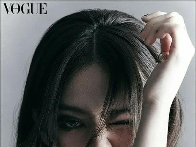 BLACKPINK Jennie appears in the March issue of "VOGUE KOREA". Hot Topic has a st