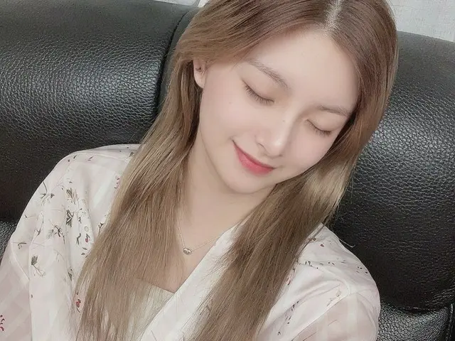 [T Official] EVERGLOW, [#YIREN] A fun weekend to spend with Igris today ✨ ..  