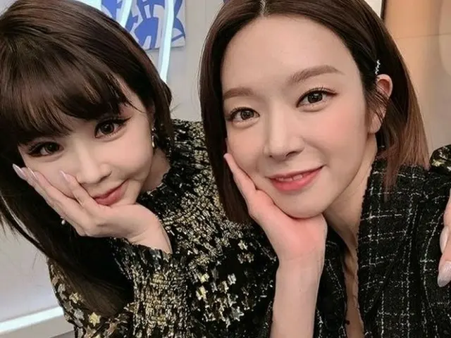 ChoA (former AOA) released photos with BOM (2NE1).