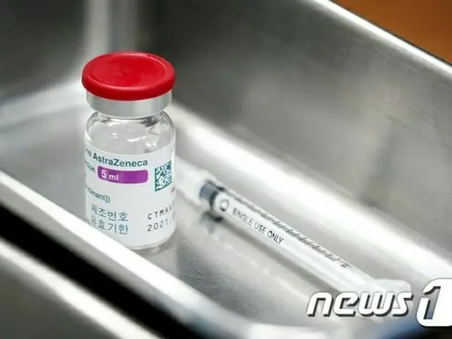 South Korean President Moon Jae-in and his wife are vaccinated with COVID-19 vac