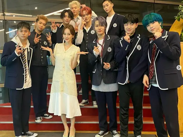 Published photos with Ayumi (ICONIQ) and T1419. At yesterday's comeback showcase