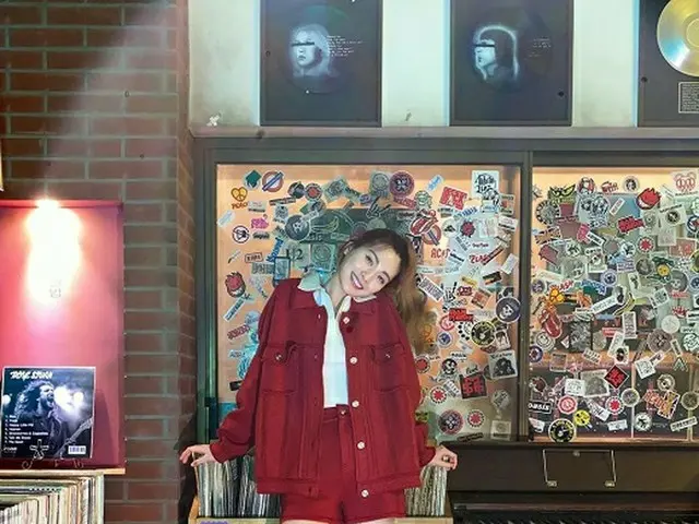 Nana (AFTERSCHOOL), very long legs become Hot Topic again. This length even for 