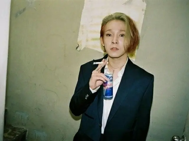 Nam Tae Hyeong, Hot Topic is a photo of looking at the camera with a cigarette i