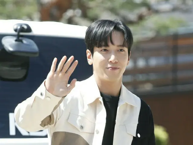 Jung Yong Hwa (CNBLUE) goes to KBS to appear on KBS Radio COOL FM "Jung Eunji's 