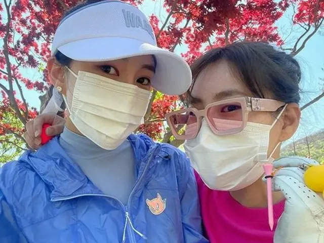 Golf with HYOMIN (T-ARA) and singer Cho HyunA. Gaze at golf wear. YURI (SNSD (Gi