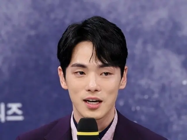 It is reported that actor Kim Jung Hyun has received an offer from PD Chang Jun-