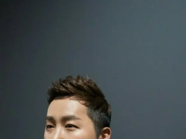 Openly gay trot singer Kwon Do Woon, who was dating a man five years younger, br