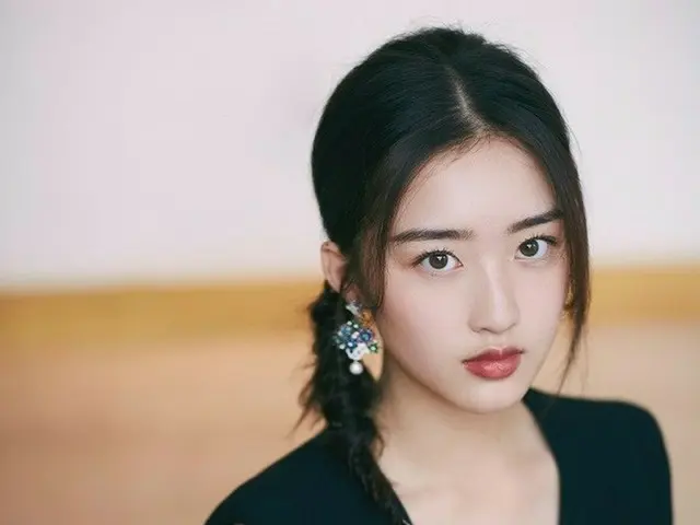 Chinese actress Deng Enxi, face of Japanese, Chinese and Korean stars. A child a