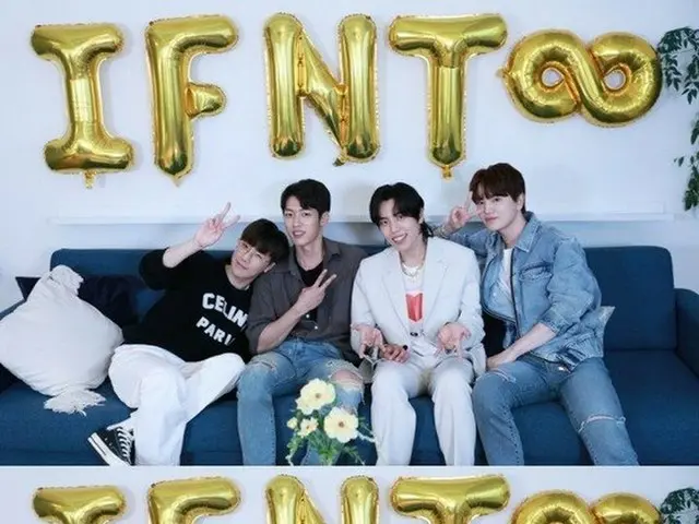 ”INFINITE”, a live STREAM where four people gathered to commemorate the 11thanniversary of their deb