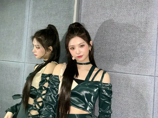 [T Official] EVERGLOW, [#YIREN] Green is today! ..