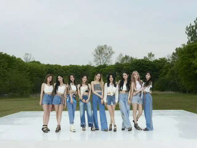 "Fromis_9" and the 2nd single "9 WAY TICKET" ranked No. 1 on the Oricon Daily Al