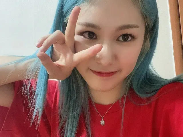 [T Official] EVERGLOW, [#Lost child] Sunday Yen Jipkoku is the best yam> <The ph
