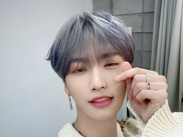 [T Official] ATEEZ, [#Torch] Today's Balance Game Glasses vs Just #ATEEZ #ATEEZ 