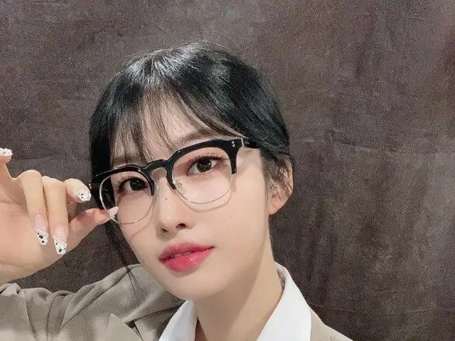 [T Official] EVERGLOW, 🤓 ..