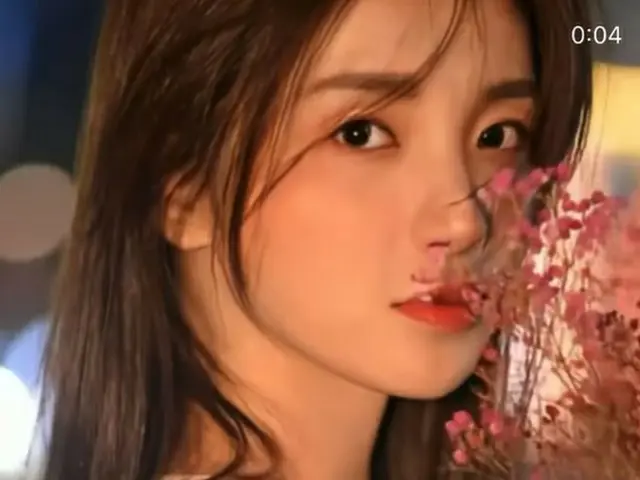 ITEUK (SUPER JUNIOR), using the face processing app, transformed into a woman is