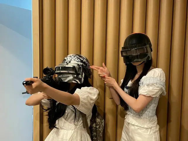 [T Official] fromis_9, [#Support] I love my sister a lot, and this 🧸💗🎉🎁 #HAP