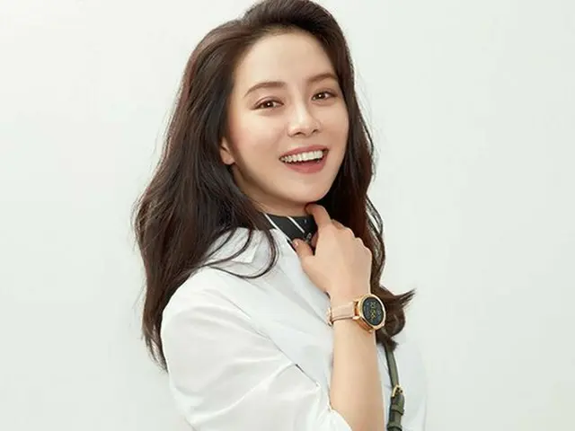 Actress Song Ji Hyo, released pictures. Magazine ”1st Look”.