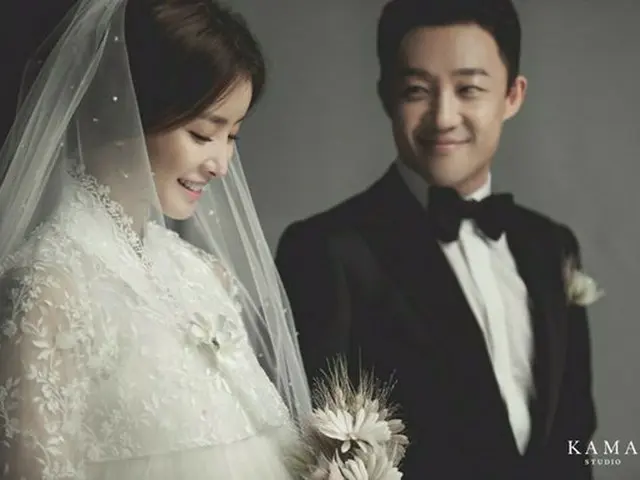 Actress Lee Si Young, released Wedding Pictures. On the 30th, she plans to holda ceremony at the hot