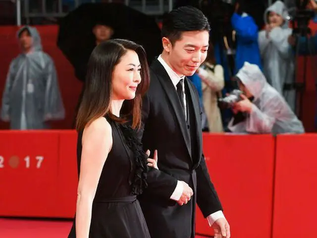 Japanese singer/actress Nakayama Miho, and Korean actor Kim Jae Wook, togetherappeared on Red Carpet