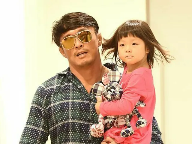 Sarang chan, Choo Sarang, with her Dad, appeared on the 4th anniversary featureof ”Superman is back”