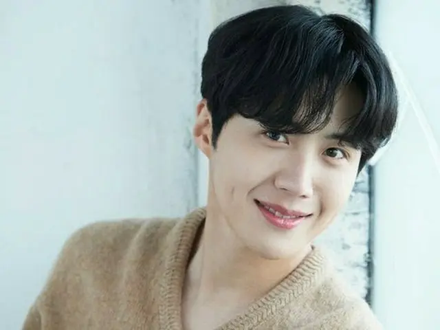Actor Kim Seon Ho's management office denies the testimony of his college collea