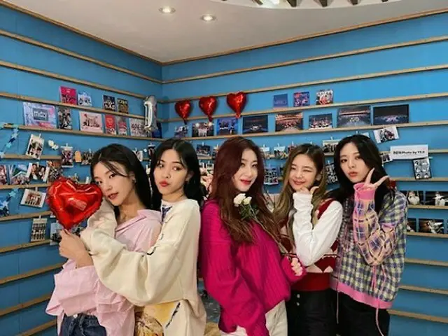 "ITZY" announced that YEJI will not participate in the award ceremony due to a b