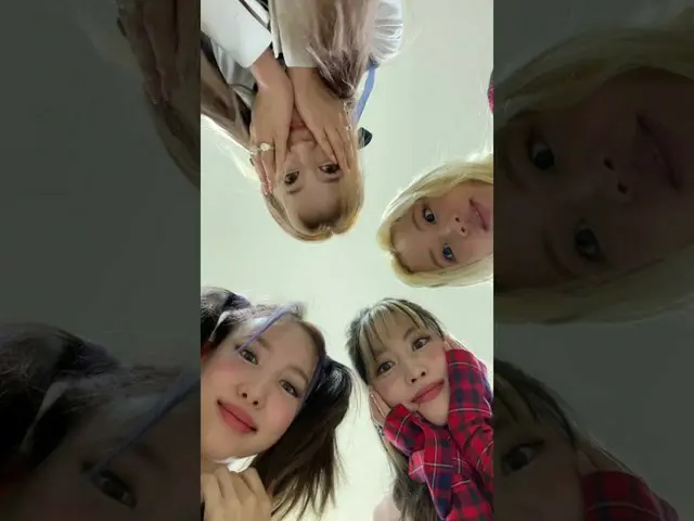 [Official] "TWICE", TWICE Playing "Don't look at each other" Game 👀 ..  