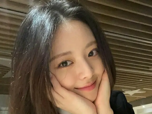 "High 3" Yuna (ITZY), selfie in uniform released. Currently enrolled in the prac