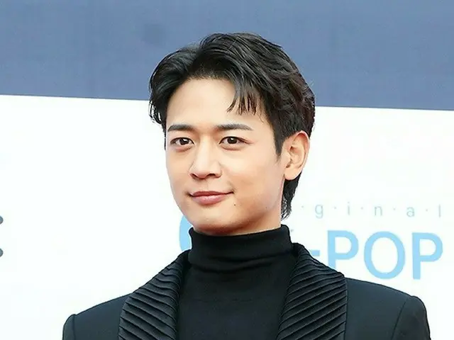 Minho (SHINee) attends the ”11th GAON Chart Music Awards” red carpet event. ....