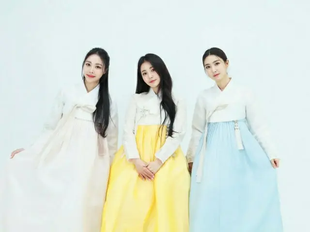 Brave Girls, Lunar New Year greetings in Hanbok, Korean traditional dress.