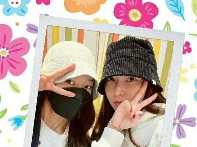 Released a two-shot photo with Jessica and her sister KRYSTAL (f (x)). .. ..